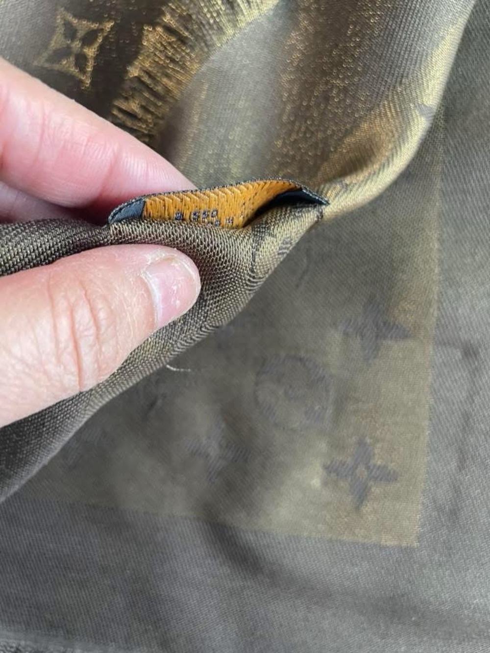 Louis Vuitton Brown SHINE Monogram Jacquard Scarf - Picture 6 of 8